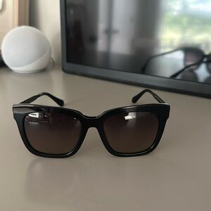Diff Bella Polarized Black Sunglasses
